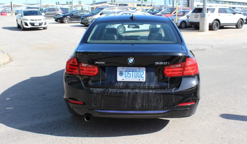 
								2015 BMW 320i XDRIVE full									