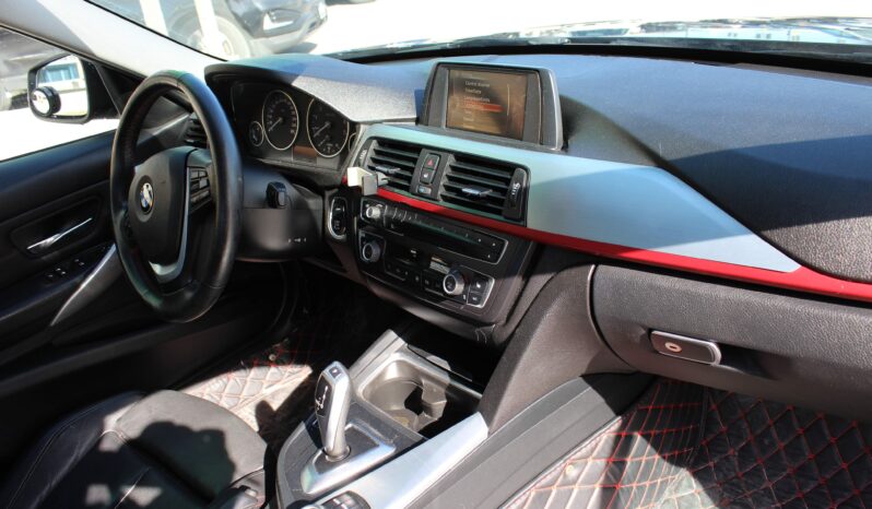 
								2015 BMW 320i XDRIVE full									