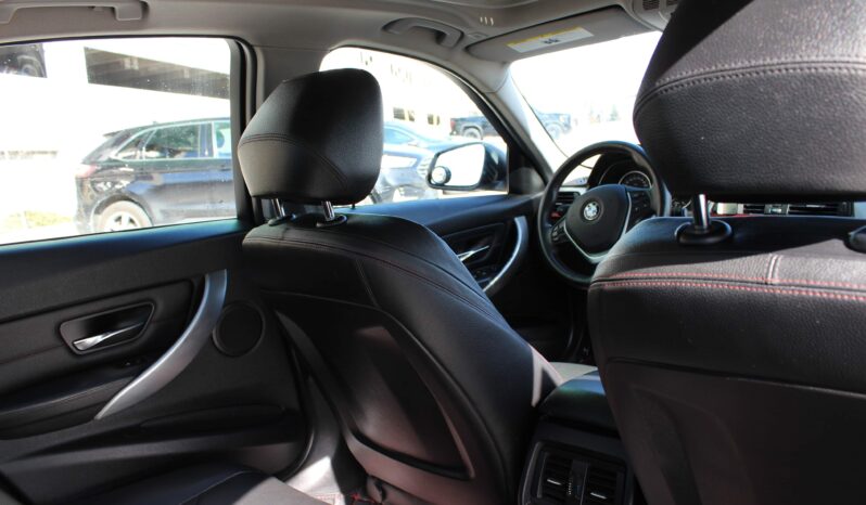 
								2015 BMW 320i XDRIVE full									