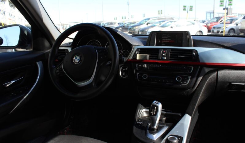 
								2015 BMW 320i XDRIVE full									
