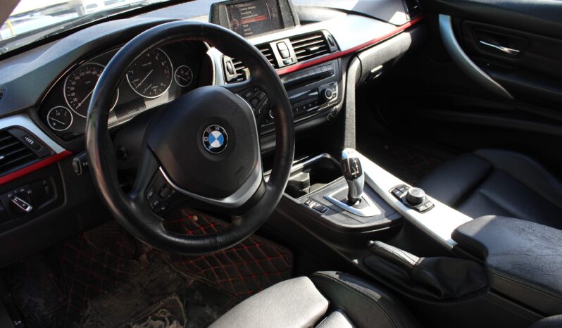 
								2015 BMW 320i XDRIVE full									
