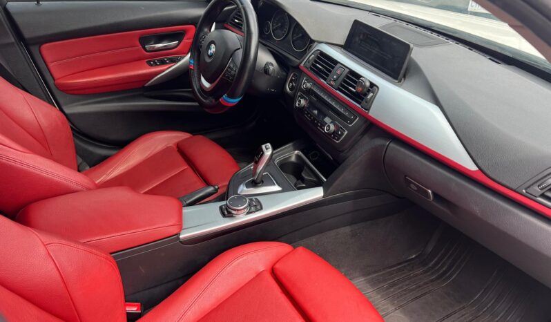 
								2015 BMW 320i XDRIVE full									
