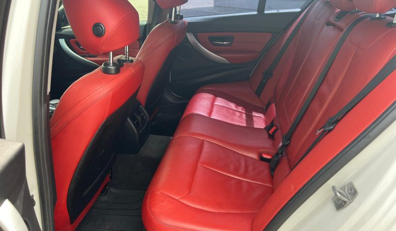 
								2015 BMW 320i XDRIVE full									