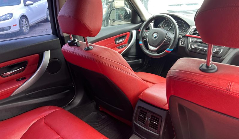 
								2015 BMW 320i XDRIVE full									