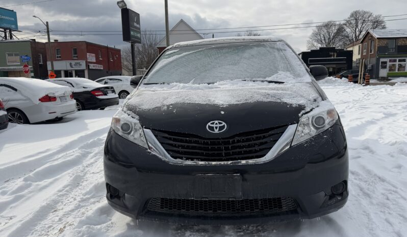 
								2017 Toyota Sienna full									