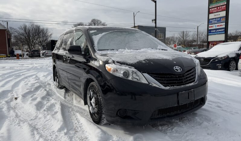 
								2017 Toyota Sienna full									