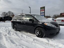 
										2017 Toyota Sienna full									