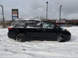 
										2017 Toyota Sienna full									