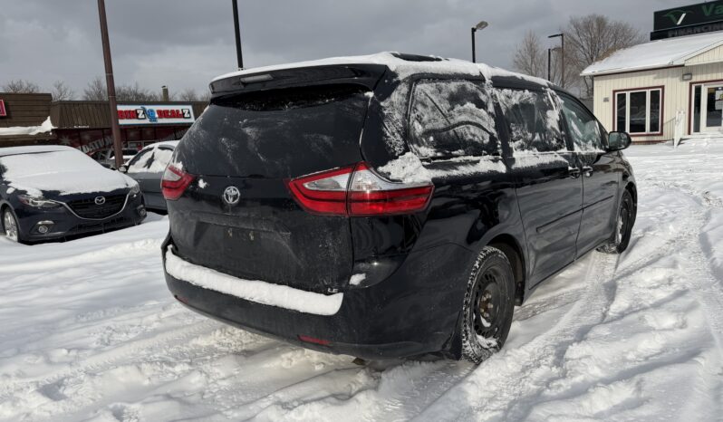 
								2017 Toyota Sienna full									