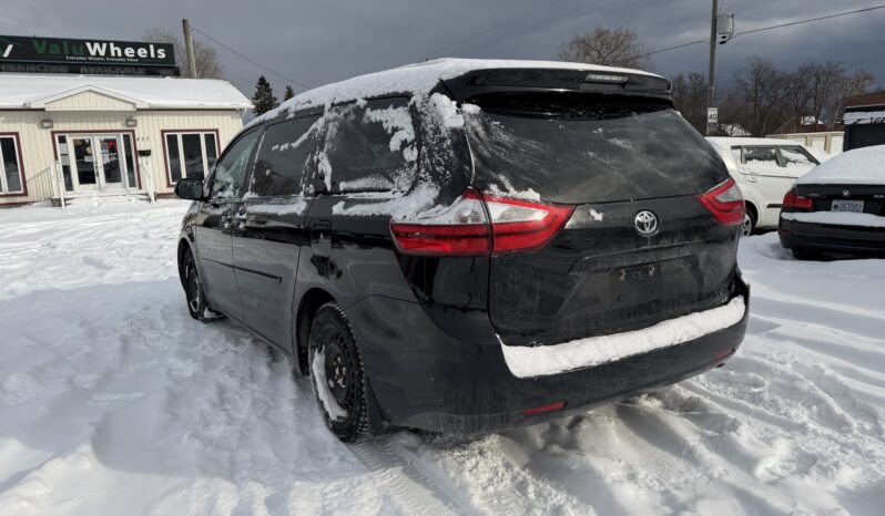
								2017 Toyota Sienna full									