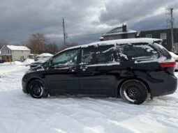 
										2017 Toyota Sienna full									
