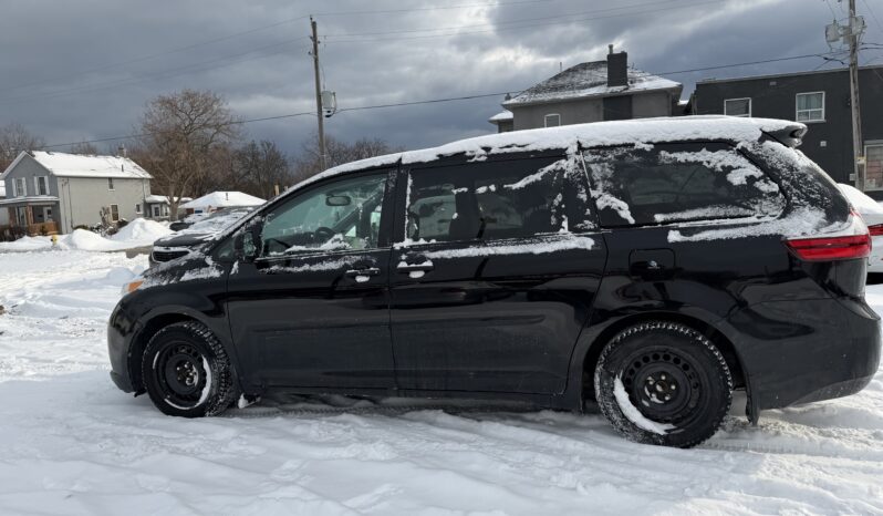 
								2017 Toyota Sienna full									