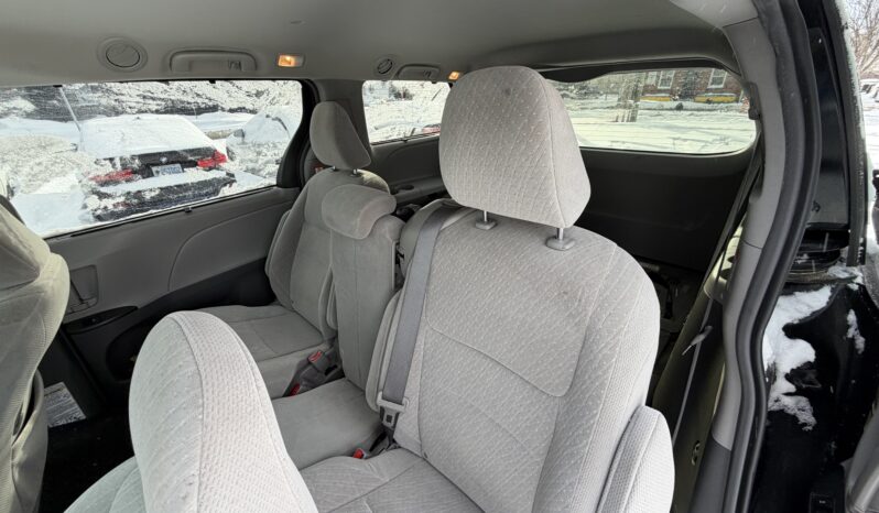 
								2017 Toyota Sienna full									