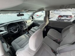 
										2017 Toyota Sienna full									