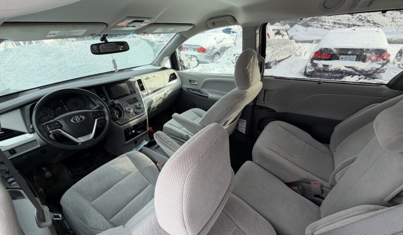 
								2017 Toyota Sienna full									