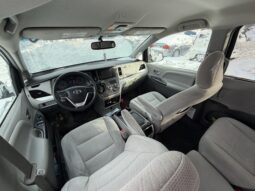 
										2017 Toyota Sienna full									