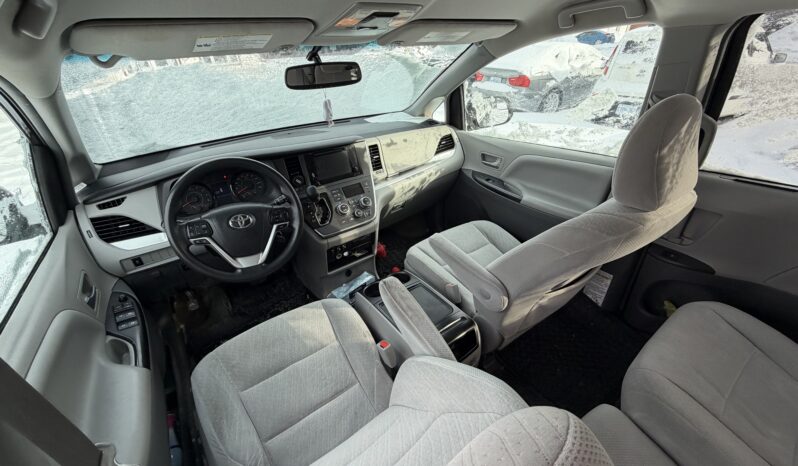 
								2017 Toyota Sienna full									