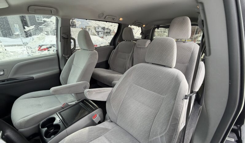 
								2017 Toyota Sienna full									