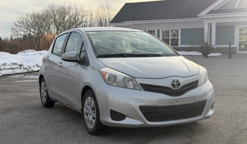 
								2014 Toyota Yaris LE full									