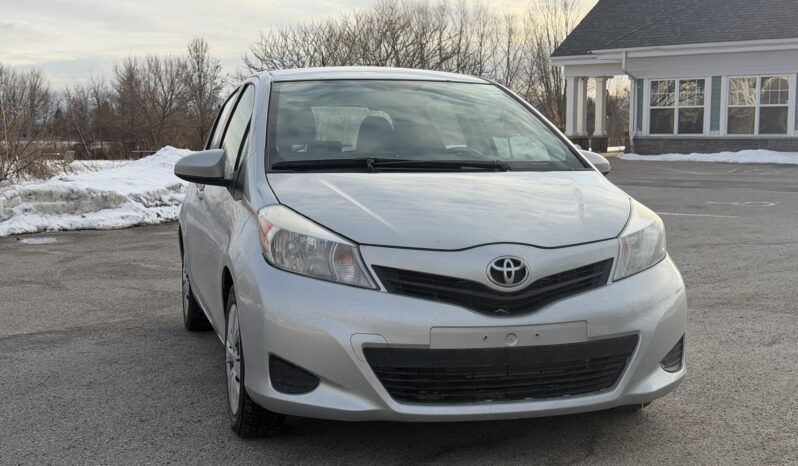 
								2014 Toyota Yaris LE full									