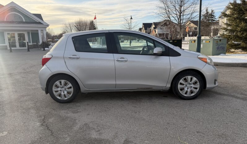 
								2014 Toyota Yaris LE full									