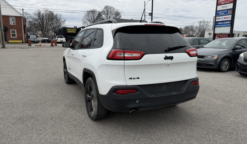 
								2015 Jeep Cherokee Latitude full									