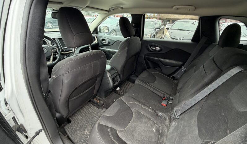 
								2015 Jeep Cherokee Latitude full									