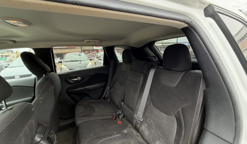 
								2015 Jeep Cherokee Latitude full									