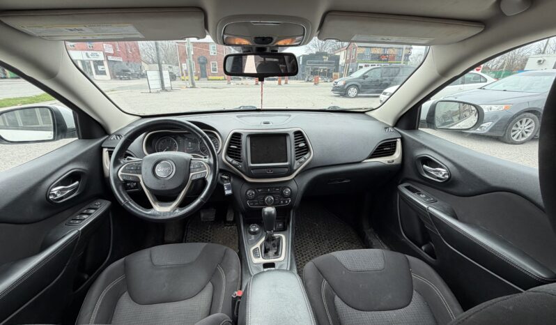 
								2015 Jeep Cherokee Latitude full									